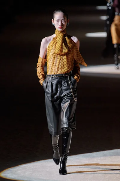 Look 30
